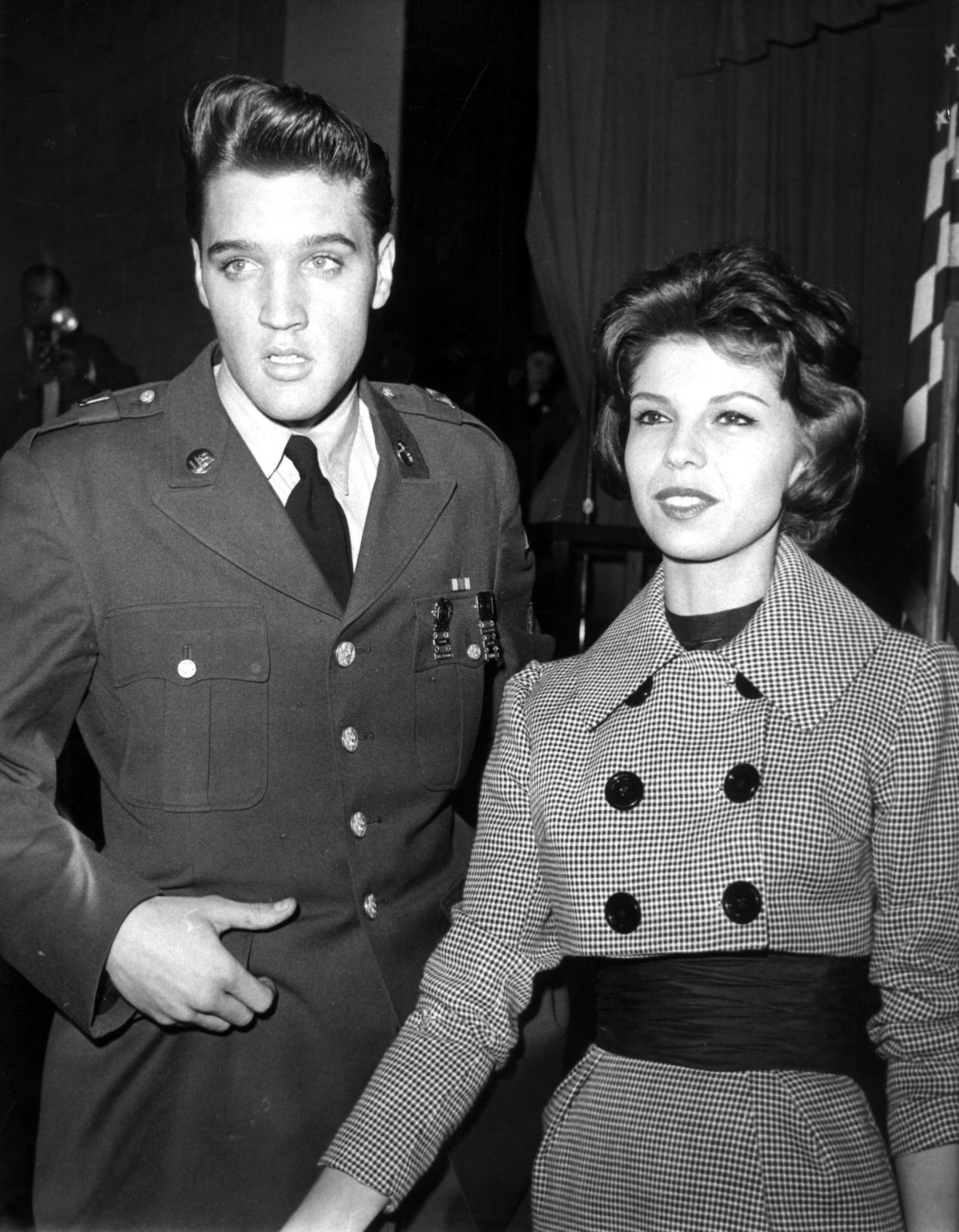 1960: ELVIS NANCY SINATRA